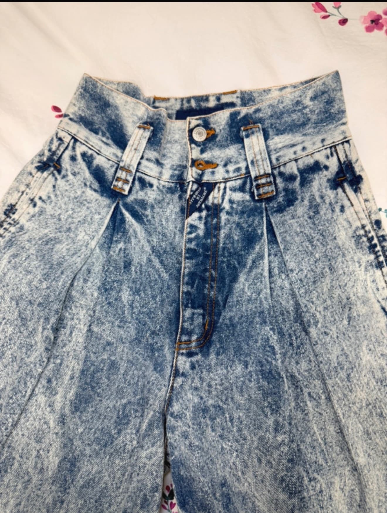 Vintage Jordache Light Wash High Waisted Jeans Size 9/10 — view 2